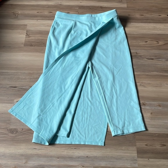 Betabrand Sassiest Skirted Pants Size M Pull On Crop Midi Stretch Robin egg blue - Picture 9 of 14